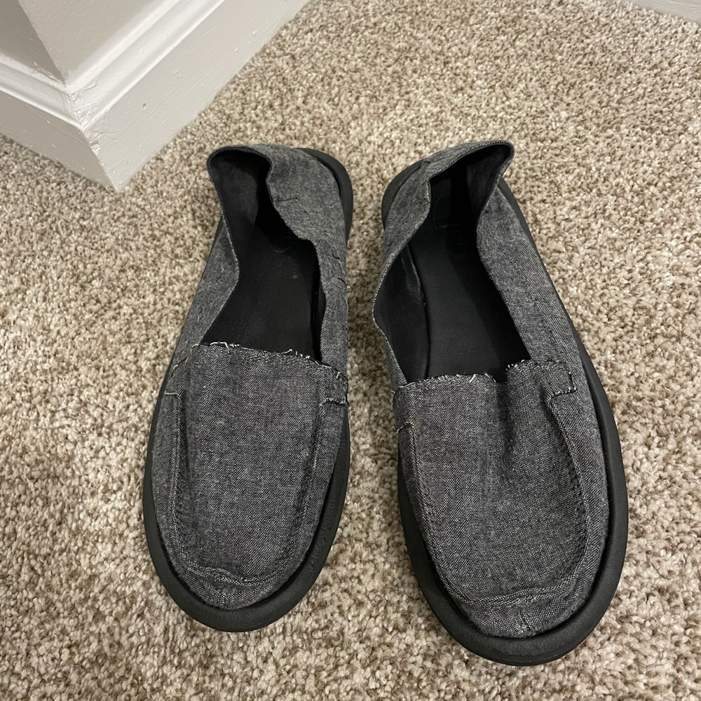 Women’s Gray Sanuks